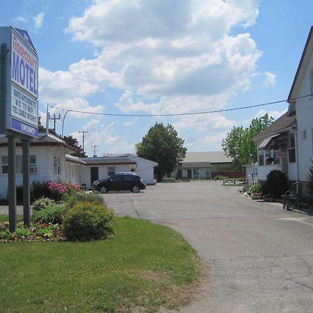 Rosecourt Motel สตราตฟอร์ด ภายนอก รูปภาพ